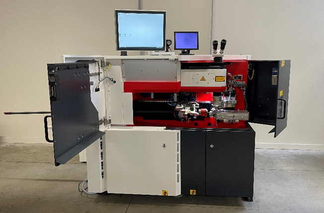 machine specialized in tube cutting using a femtosecond laser source